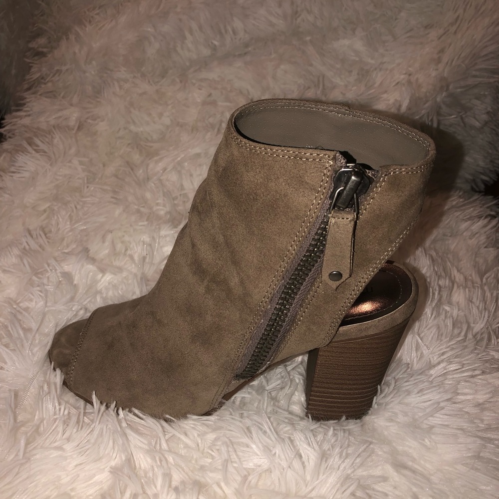 Light brown open toe bootie
